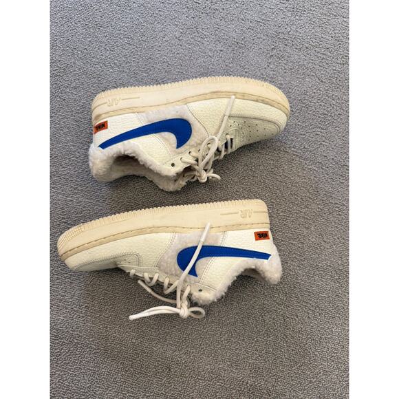 Nike Air Force 1 Women's Size 6 White Blue Sherpa Fleece Sneakers - Picture 12 of 14